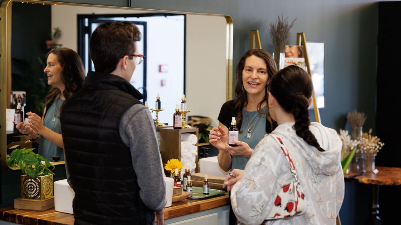 Cheryl Kelly helping customers discover clean skincare and beauty products at Lifestyle & Beauty LAB.